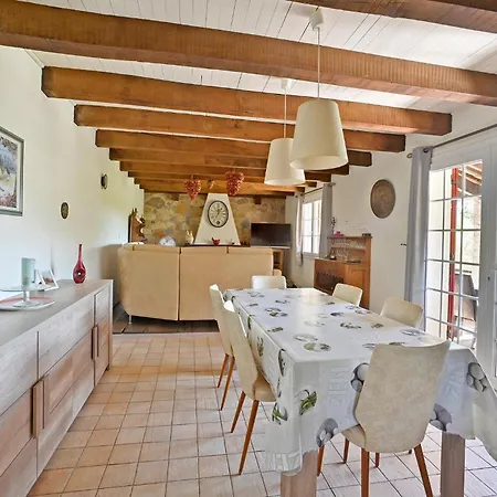 Cozy In Saint-jean-de-maruejol Casa vacanze