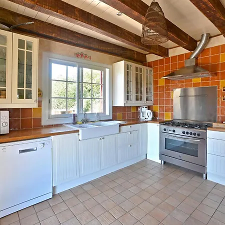 Awesome In Saint-jean-de-maruejol With Wifi بيت للعطل