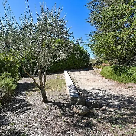 بيت للعطل Awesome In Saint-jean-de-maruejol With Wifi *